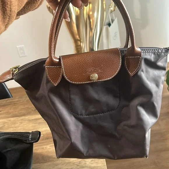 Longchamp 4items
2bags
1wallet
1 eyeglasses case - Picture 5 of 5